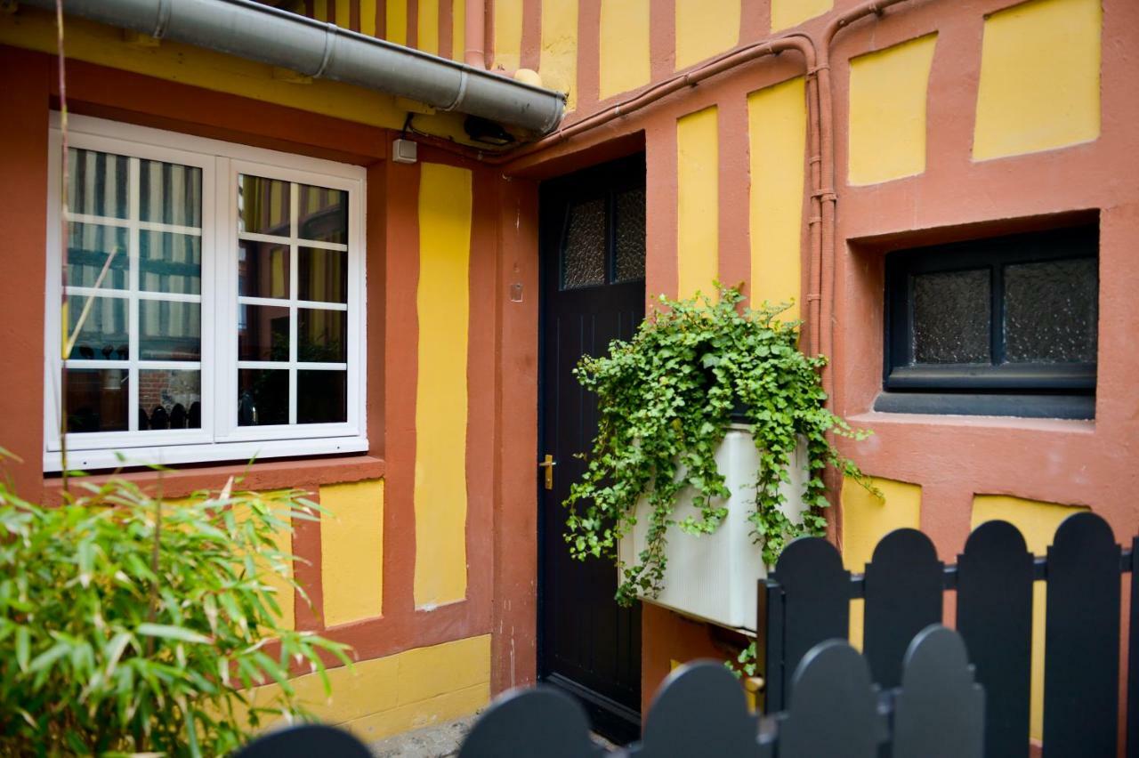La Maison De Pierre Et Valerie Ste Catherine Honfleur Exterior foto